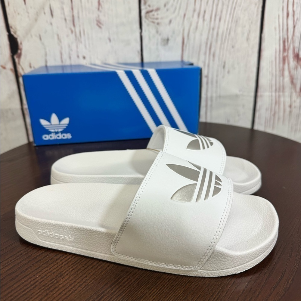 ADIDAS ADILETTE tri foil logo graphic slides in white size 7 womens 6 mens NIb